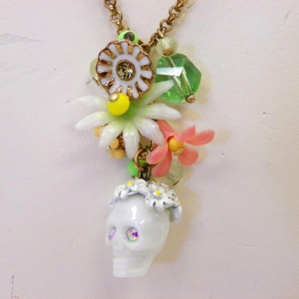 Betsey Johnson Summer of Love Skull Flower Pendant - Picture 2 of 5